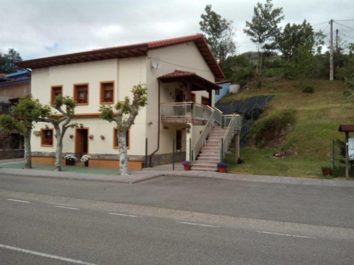 El Barredo Villa Onís Екстериор снимка